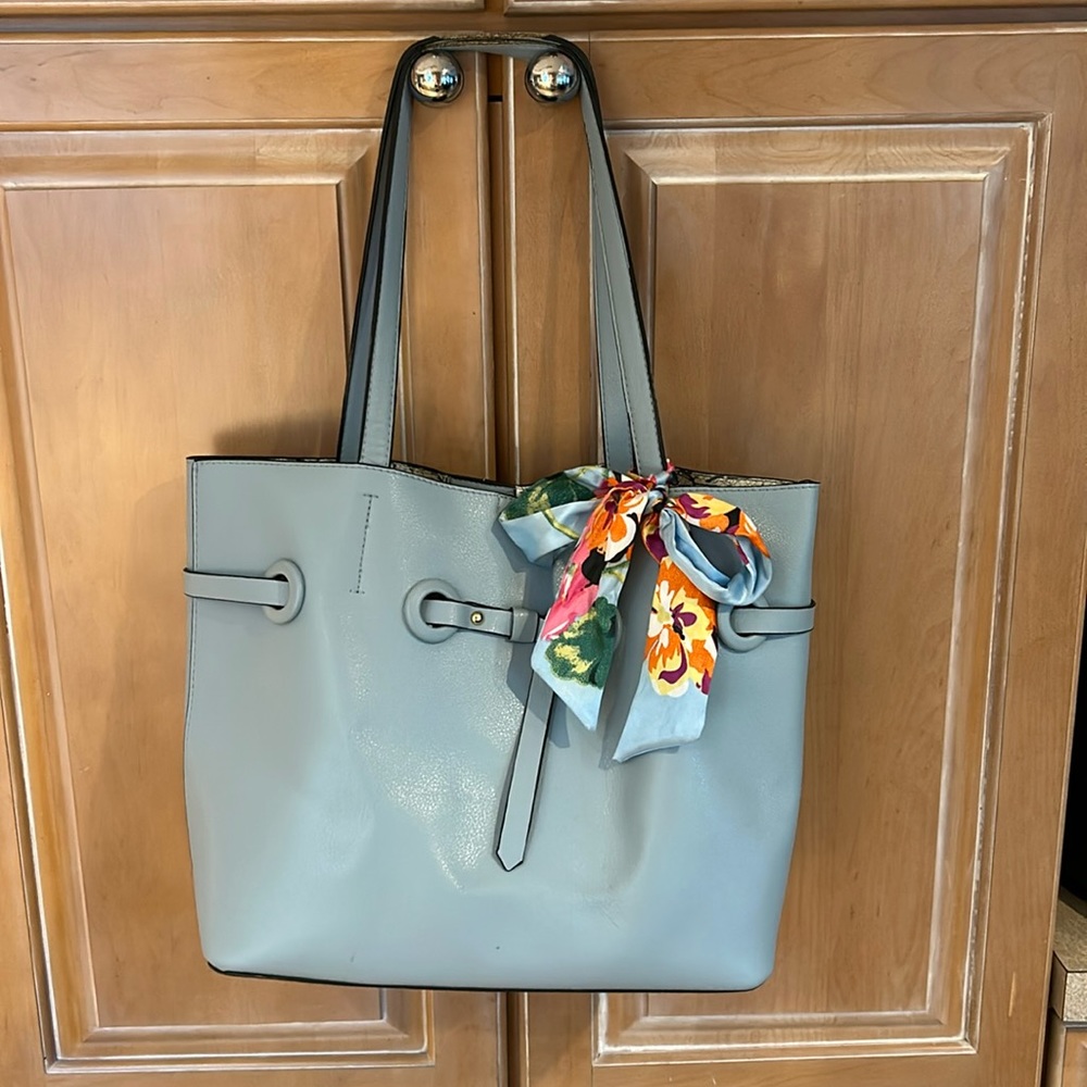 Lily & Ivy blue handbag with accessories bag -used